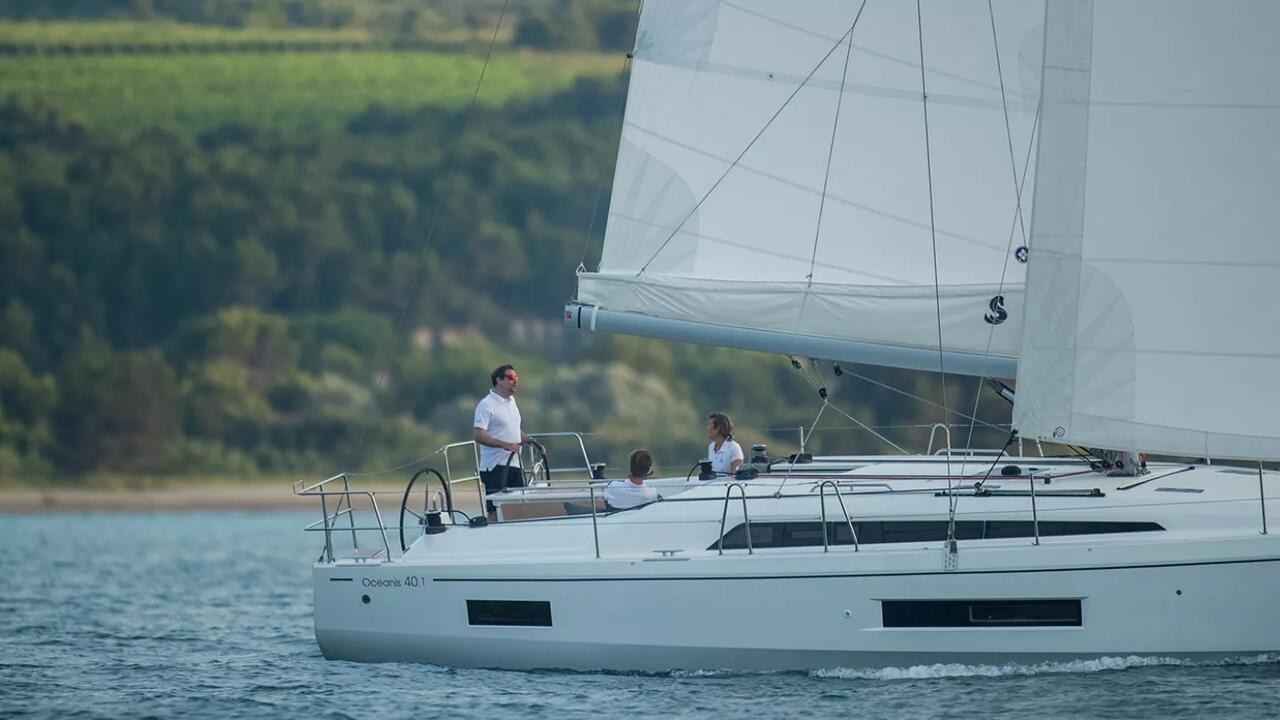 Beneteau Oceanis 40.1 sailing under full main and genoa