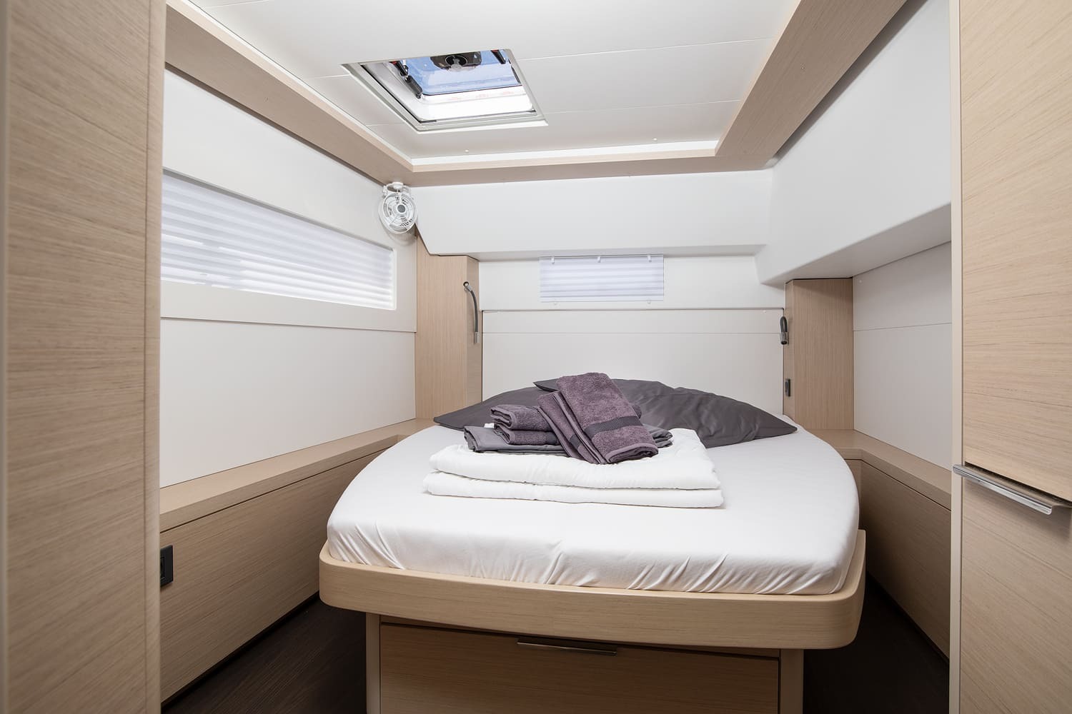 Double cabin on the Lagoon 46 with island berth, overhead hatch, cabin fan and folded towels on the bed