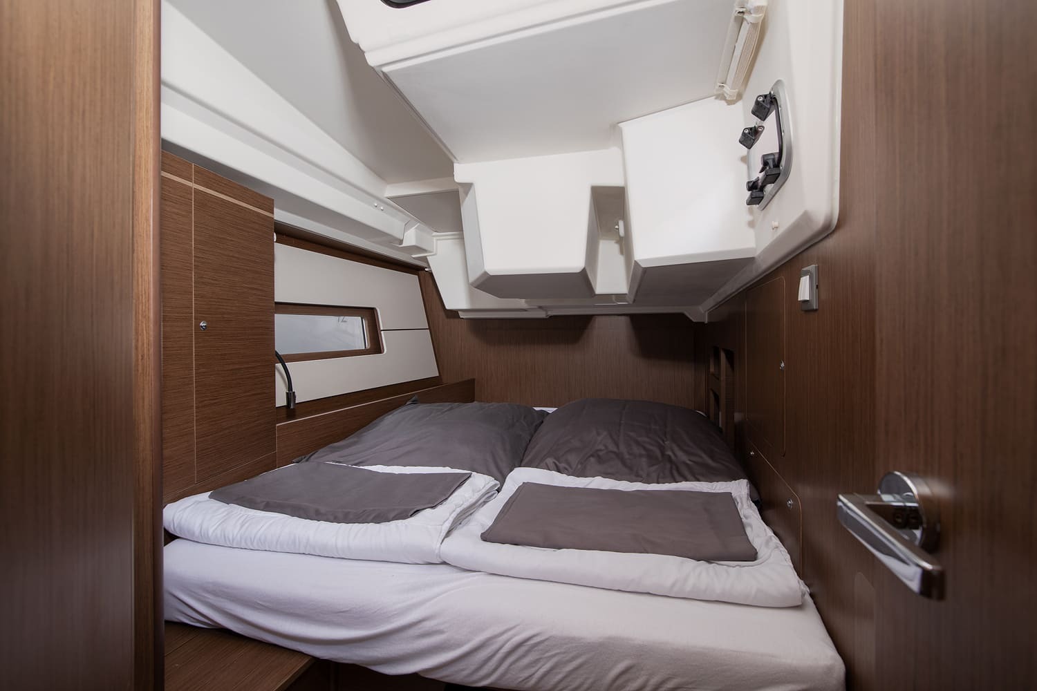 Double cabin with berth, side window and stowage under