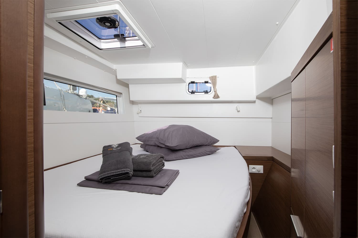 Double cabin in the hull with made-up berth, overhead hatch, opening porthole and wardrobe