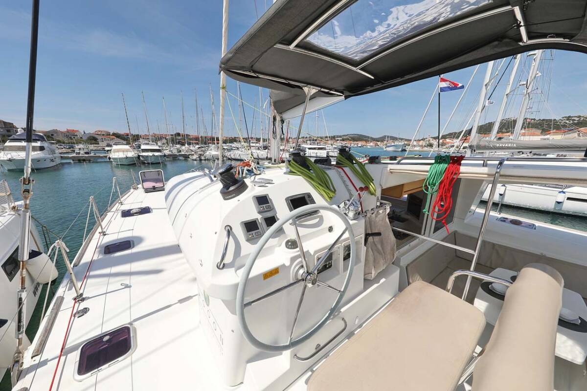 Helm station under the bimini on the Lagoon 400 Atlantic