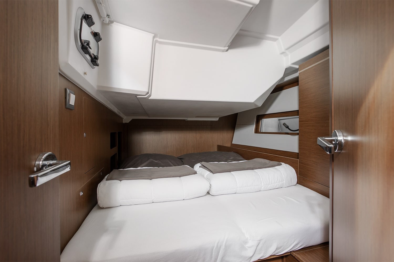 A heads compartment aboard Amore di Mare, with marine toilet and washbasin
