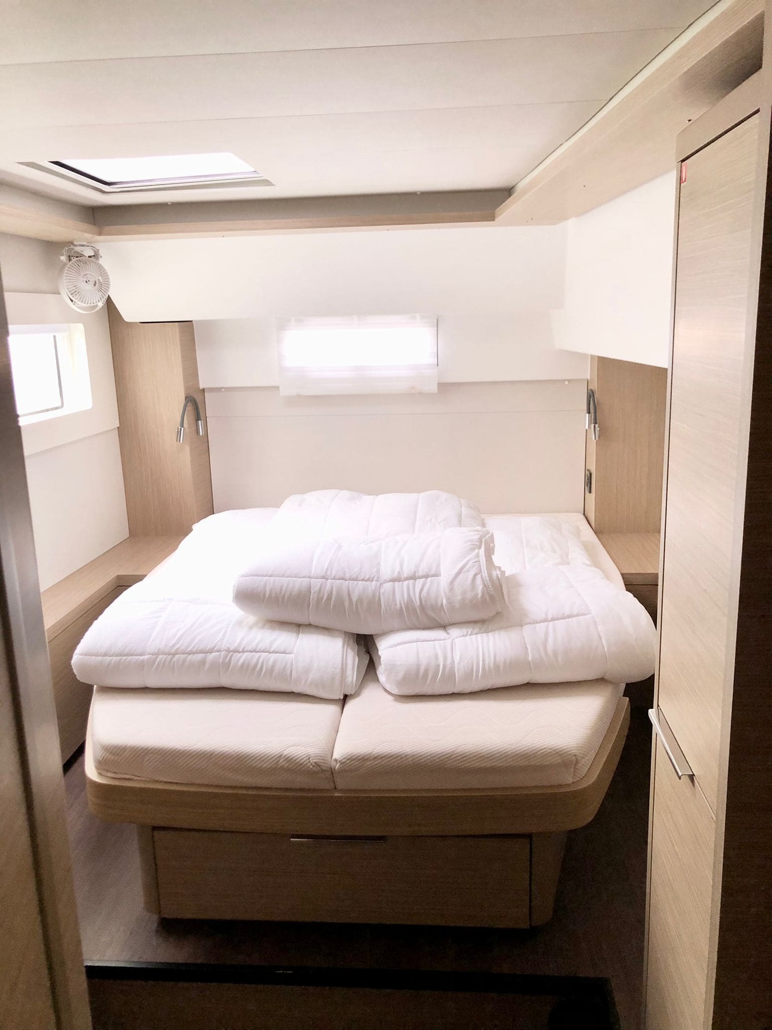 Double cabin aboard the Lagoon 46 Venice Beach, with island berth, overhead hatch and hanging locker